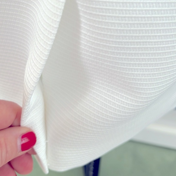 TAHARI White Sleeveless Square Neck Gold Buckle Waist Detail Size 6 Dres… - Picture 13 of 15